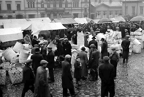 Markkinoilla marraskuussa 1938.