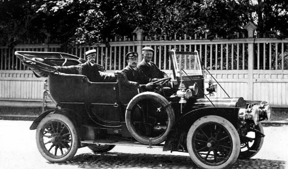 Automobiili 'Mors' 1900-luvun alussa.